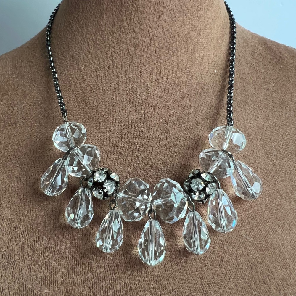 Liz Claiborne Silver Tone Clear Acrylic Teardrop Necklace‎ 19" Fairycore